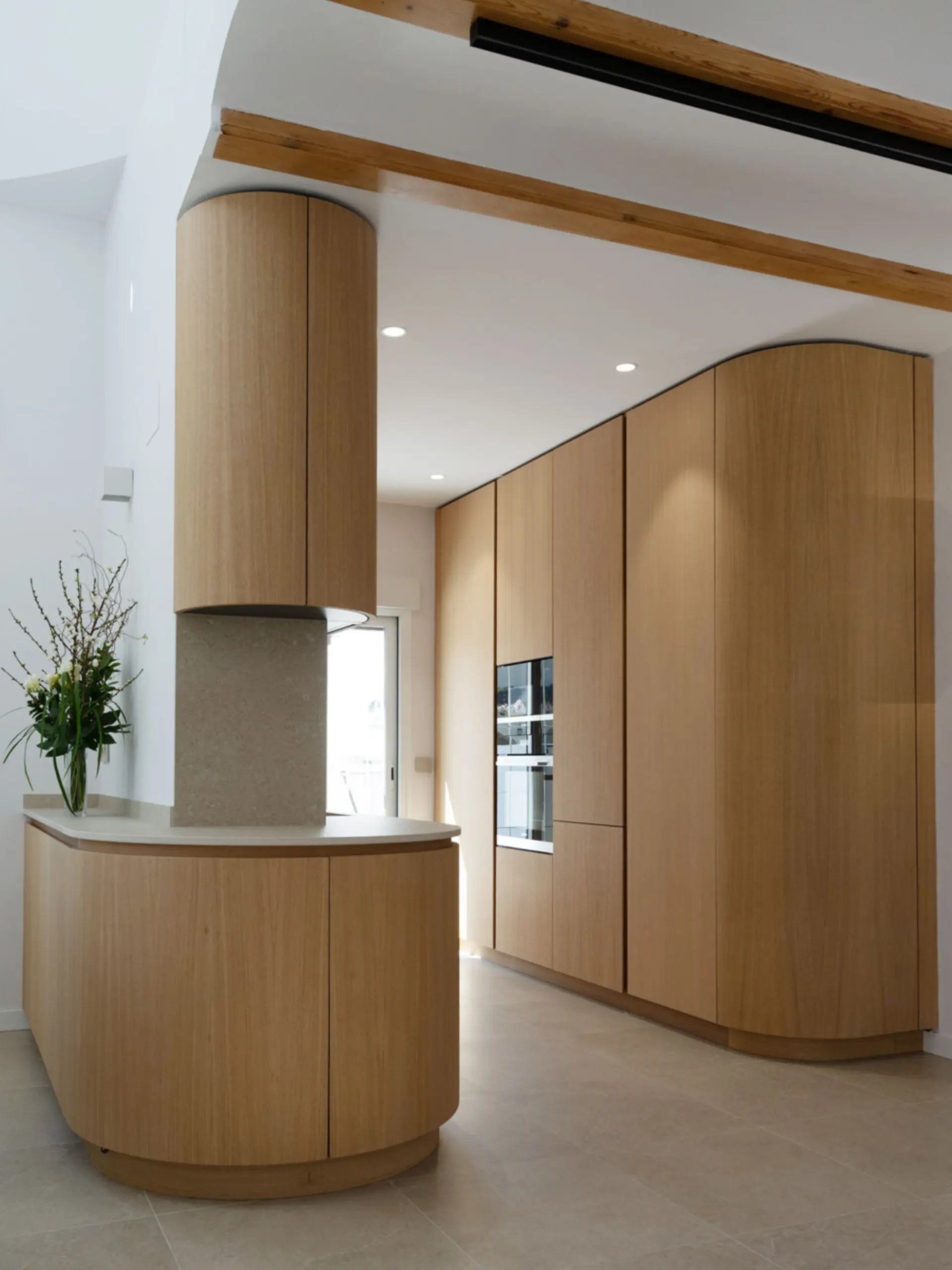 Divitra Estudio - Cocinas con puertas Curvas